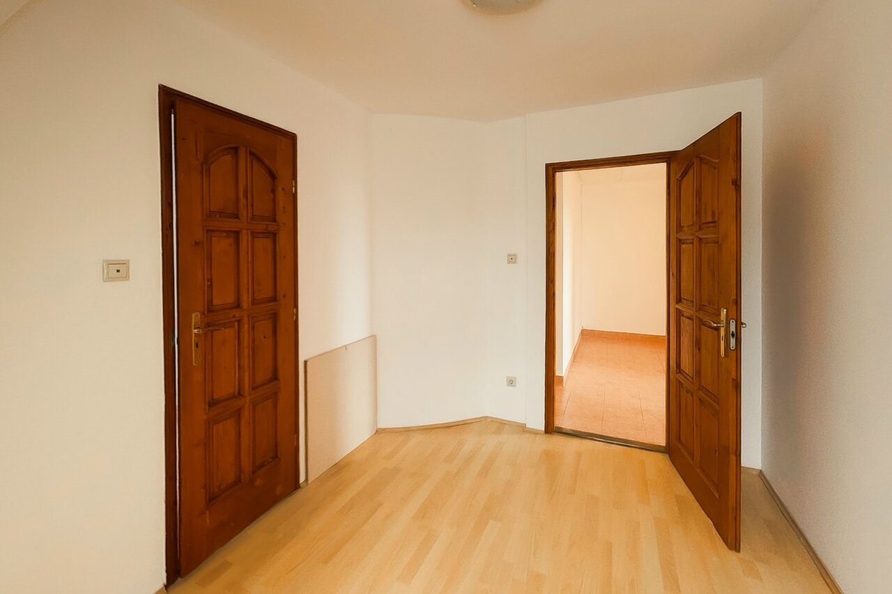 Felújított szoba laminált padlóval